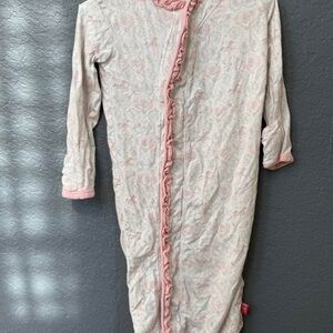 Magnetic me nb-3mo Pink and White Baby sleep sack nightgown